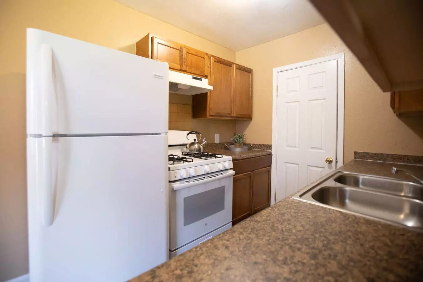 St. Charles Place Apartments photo 5