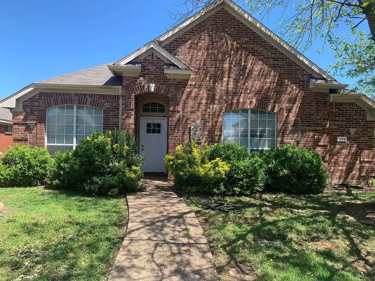 1109 Christopher Lane, Lewisville, TX 75077 photo 2
