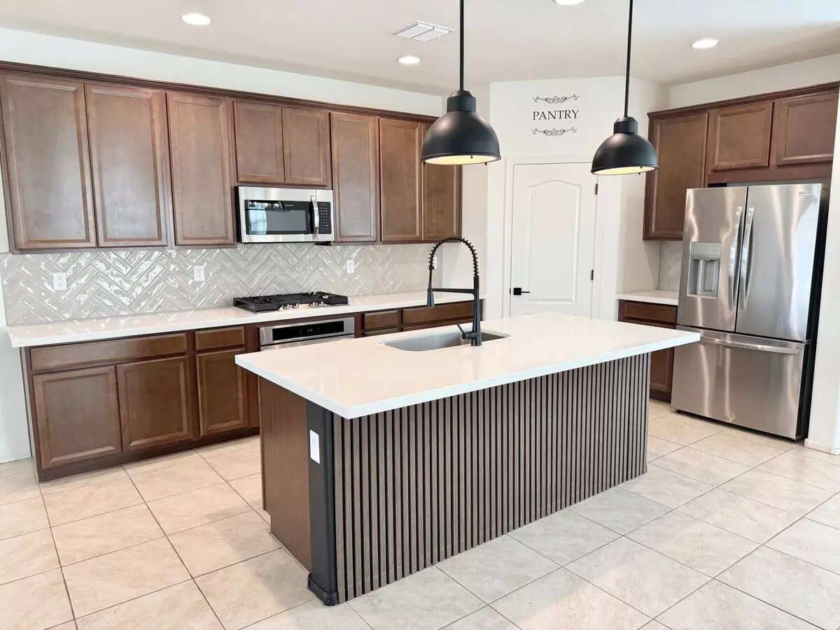 5748 N 194th Ave Litchfield Park, AZ 85340 photo 2