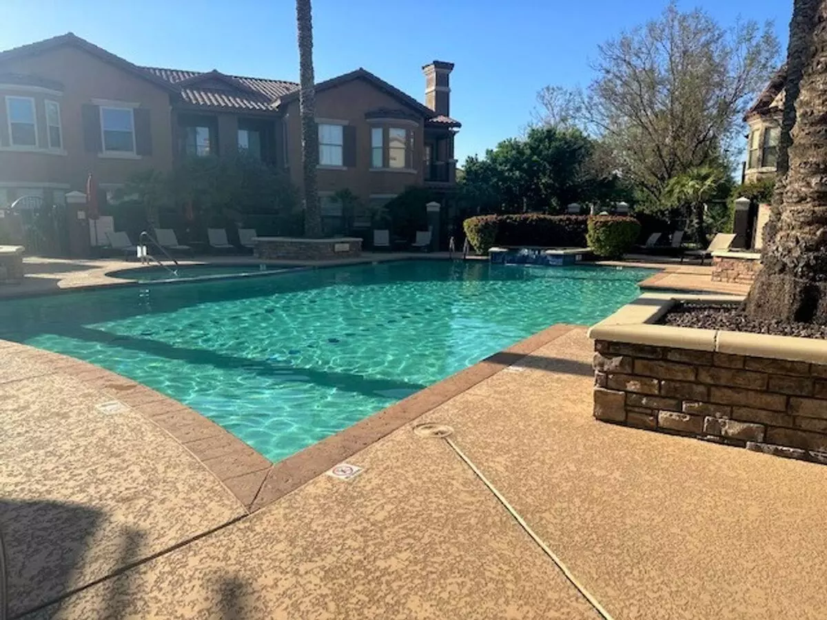 Litchfield Park Condo With Pool &amp; Gym! 2 Car Garage! photo 3