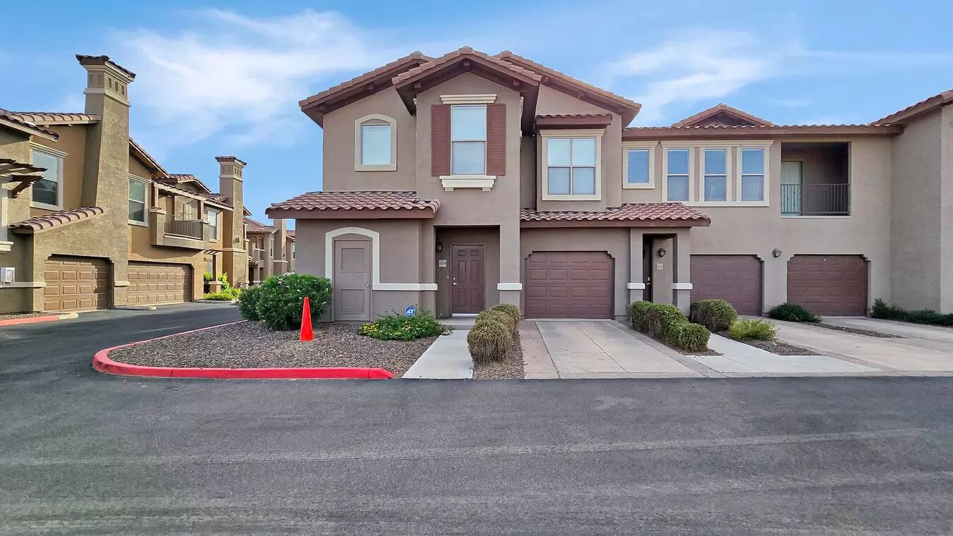 Litchfield Park Condo With Pool &amp; Gym! 2 Car Garage! photo 2