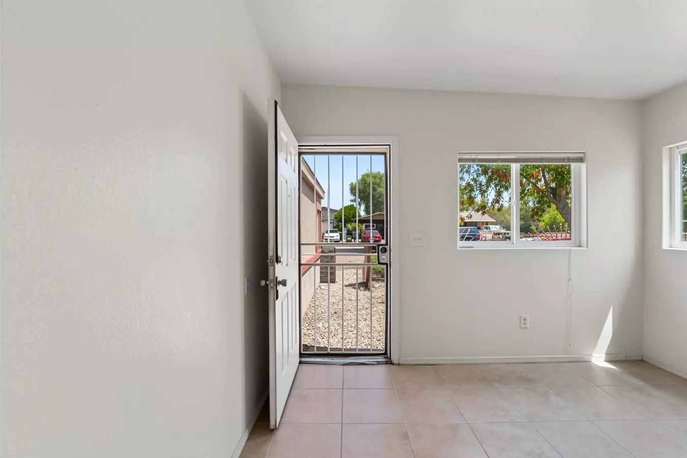 Spacious 4 Bedroom Home With 3 Full Baths &amp; Large Fenced Yard photo 5