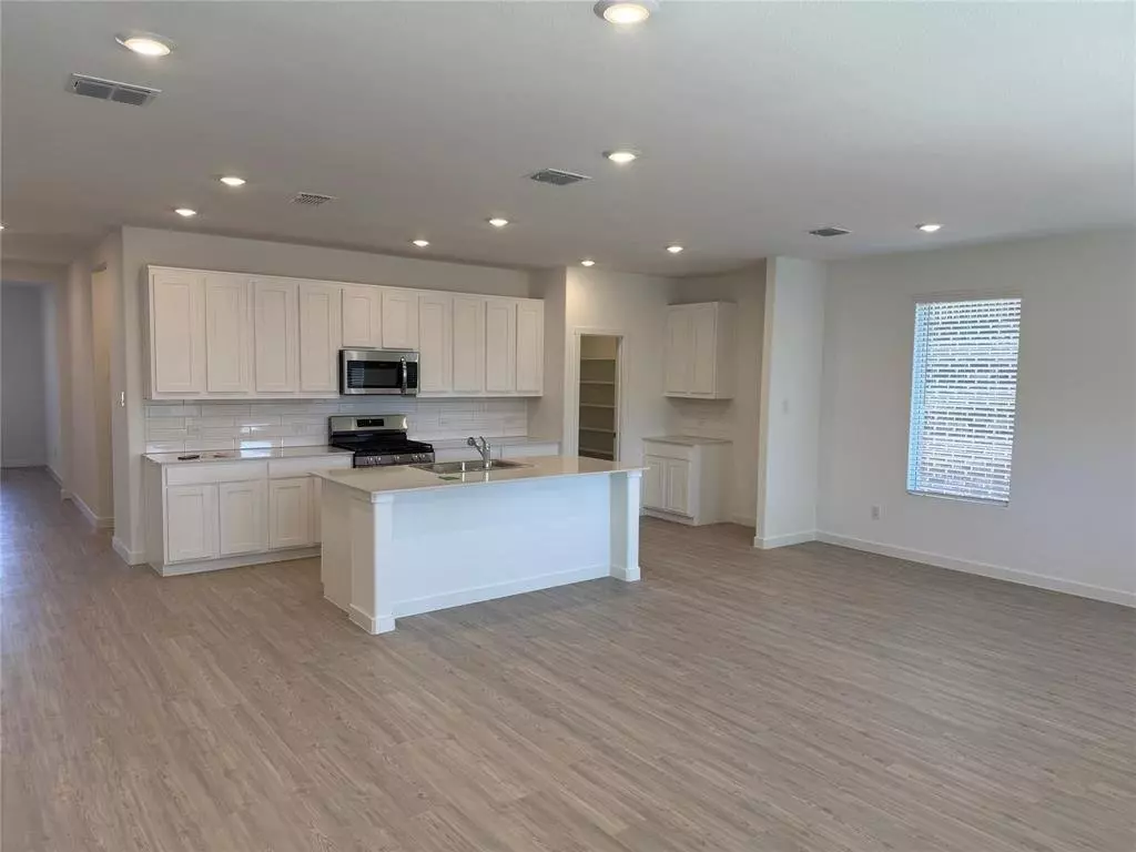 1304 Rockwell Drive, Little Elm, TX 75068 photo 3