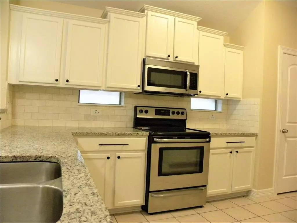 1704 Flamingo Drive, Little Elm, TX 75068 photo 3