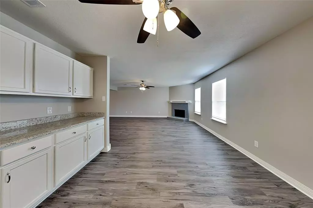 2524 Red Oak Drive, Little Elm, TX 75068 photo 4