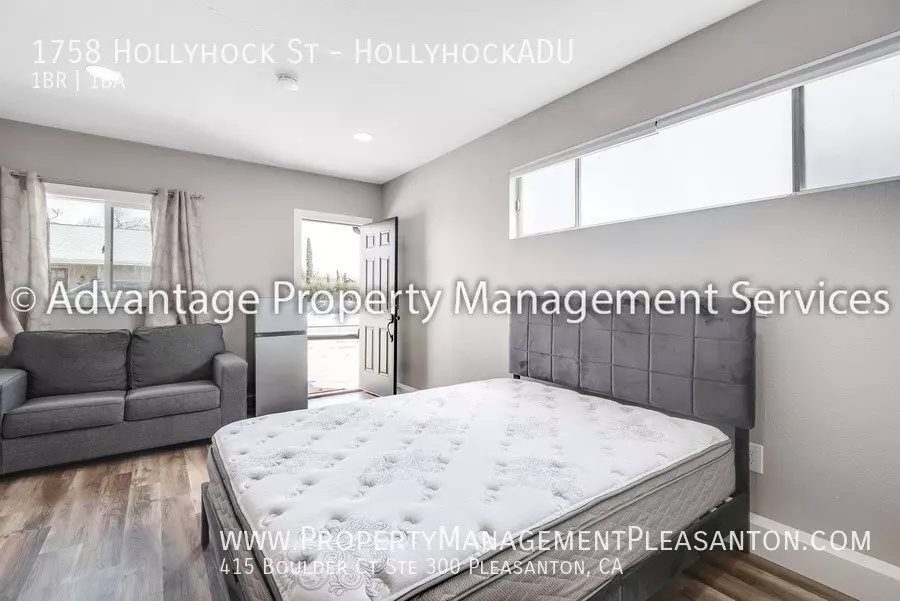 1758 Hollyhock St photo 5