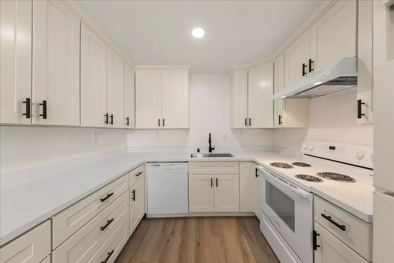 2935 Ladd Ave. photo 4