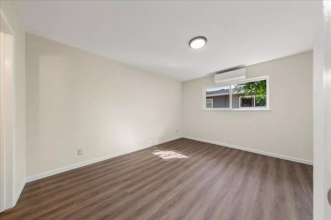 2935 Ladd Ave. photo 2