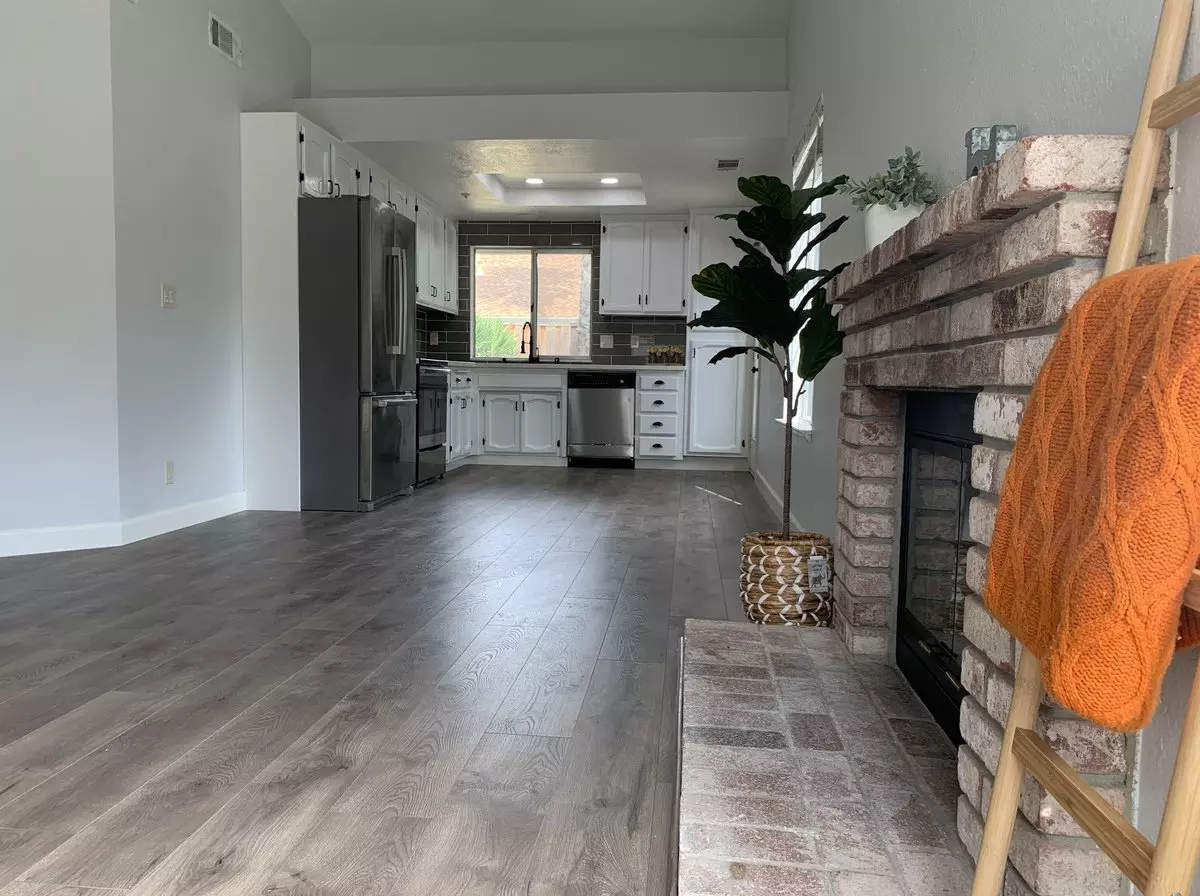 593 Andrea Cir photo 5