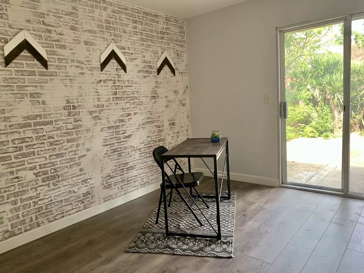 593 Andrea Cir photo 4