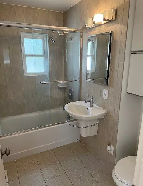 265 Clarke Ave photo 3