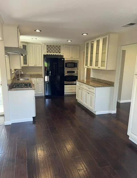 1212 Camelia Dr photo 4