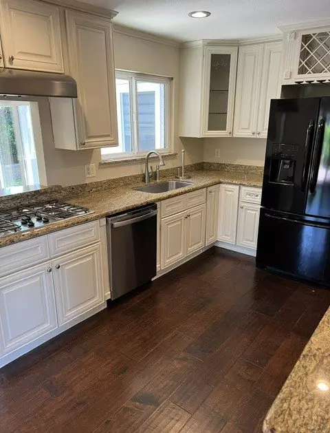 1212 Camelia Dr photo 3