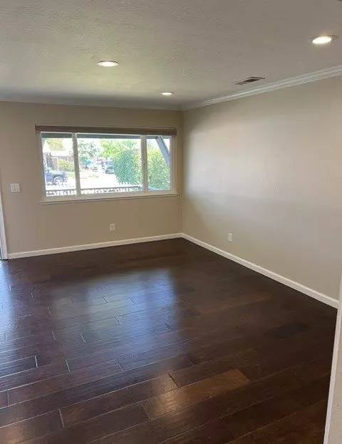 1212 Camelia Dr photo 2