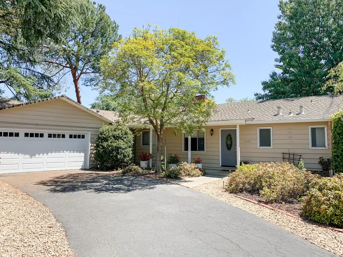 1055 Rilma Ln photo 2