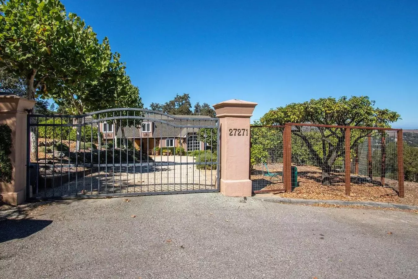 27271 Ursula Ln Los Altos Hills, CA 94022