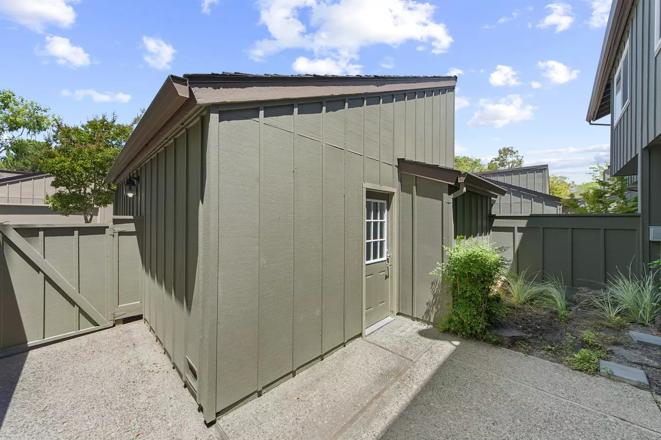 102 Spruce Hill Ct photo 3