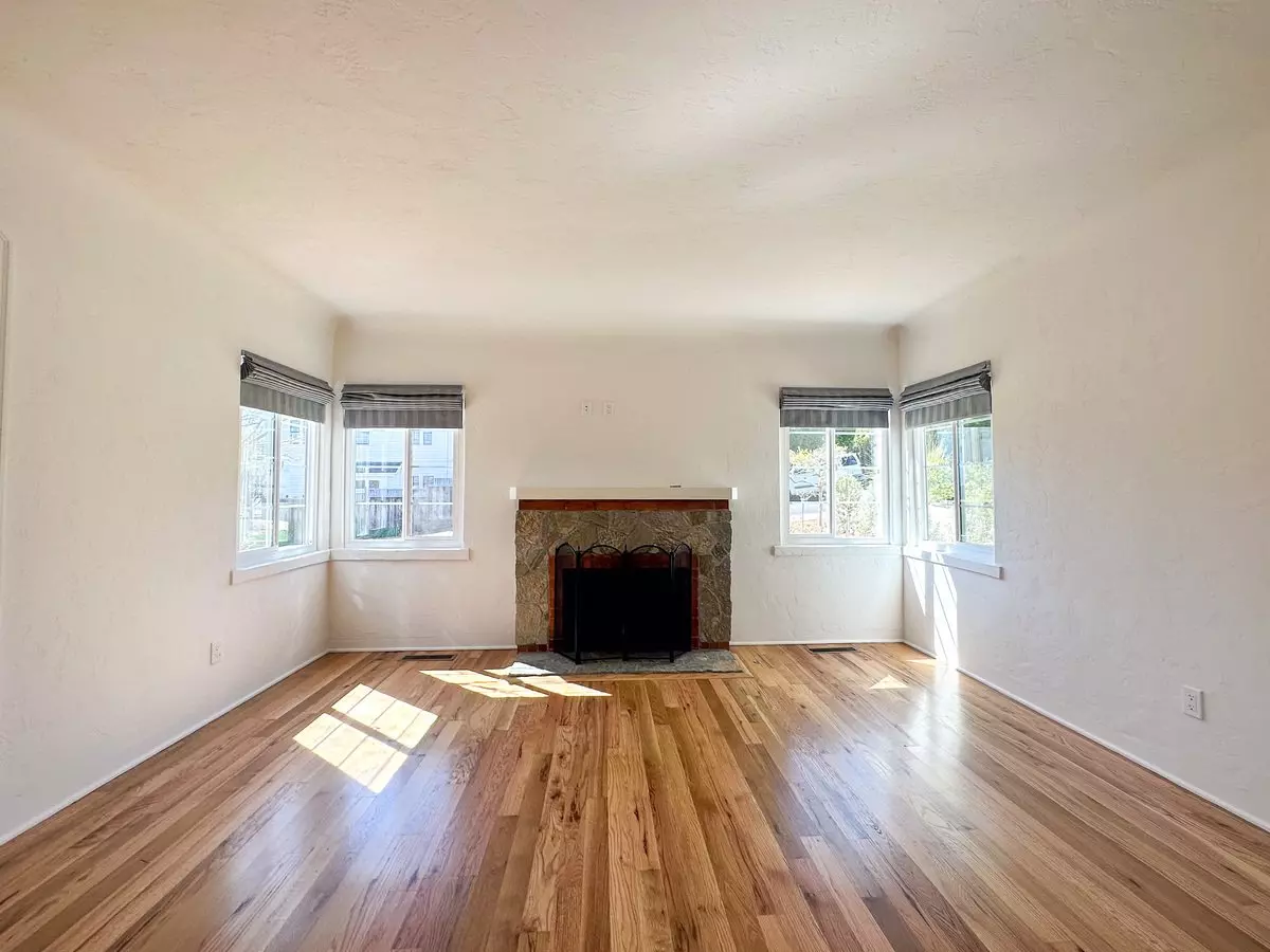 56 Mariposa Ave photo 5