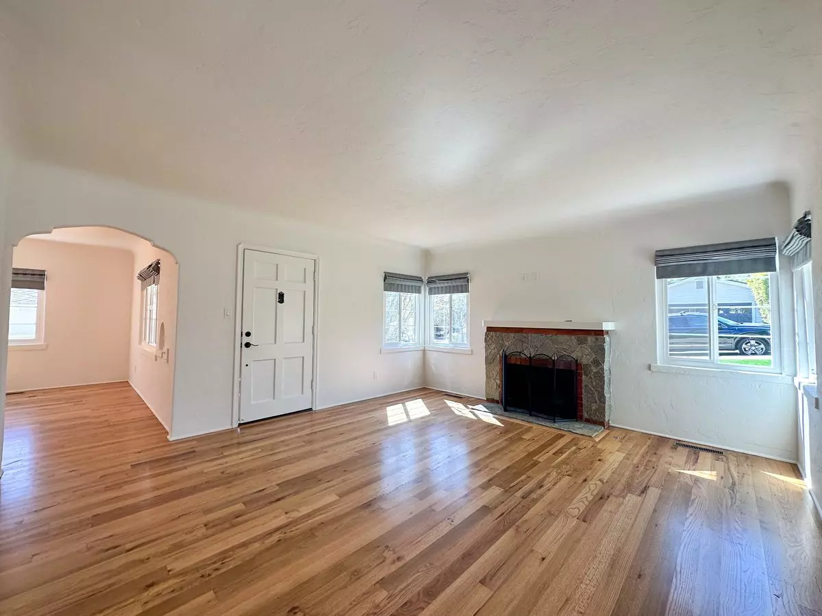 56 Mariposa Ave photo 2