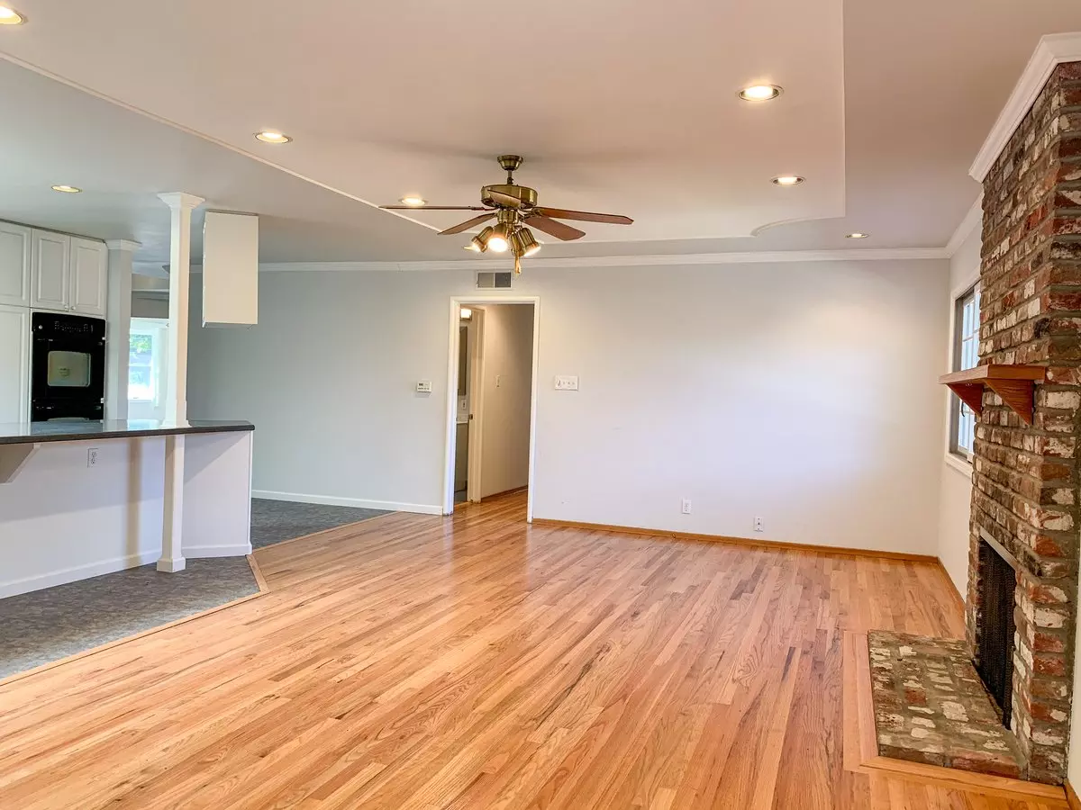 16157 Roseleaf Ln photo 3