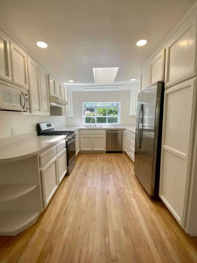 121 Tait Ave photo 4