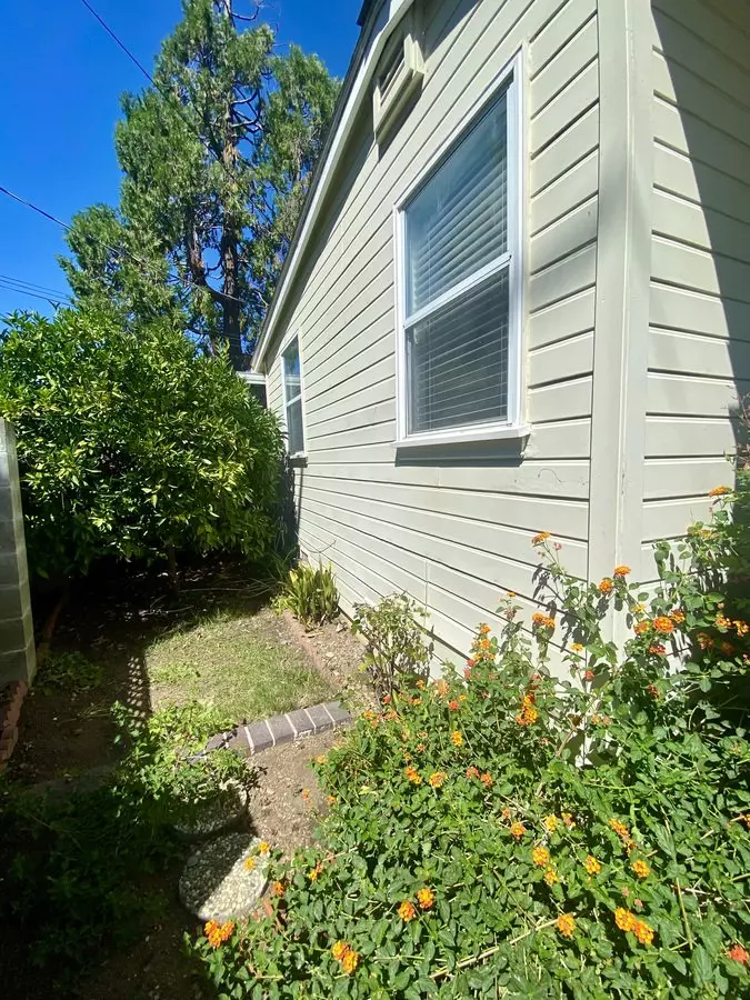 121 Tait Ave photo 3
