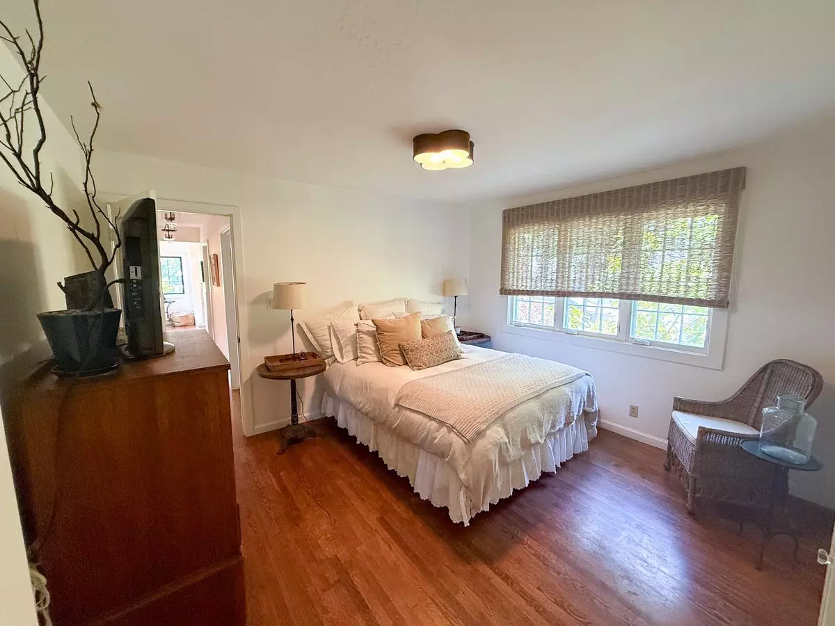 245 Alexander Ave photo 5