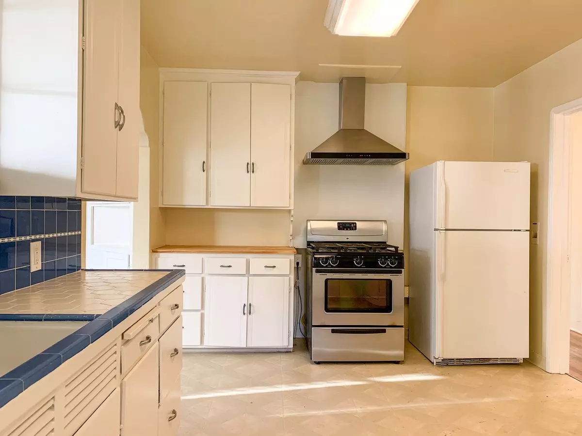 671 N Santa Cruz Ave photo 4