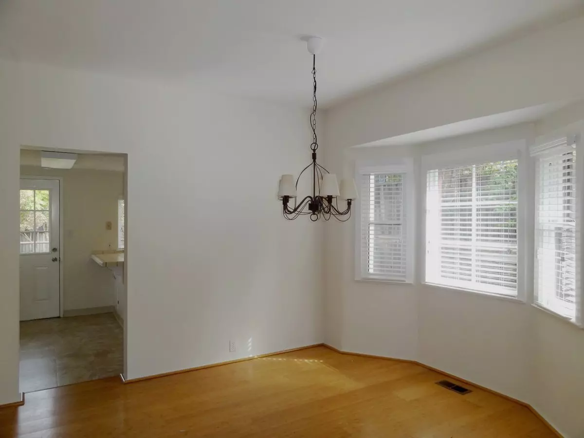 355 Johnson Ave photo 2