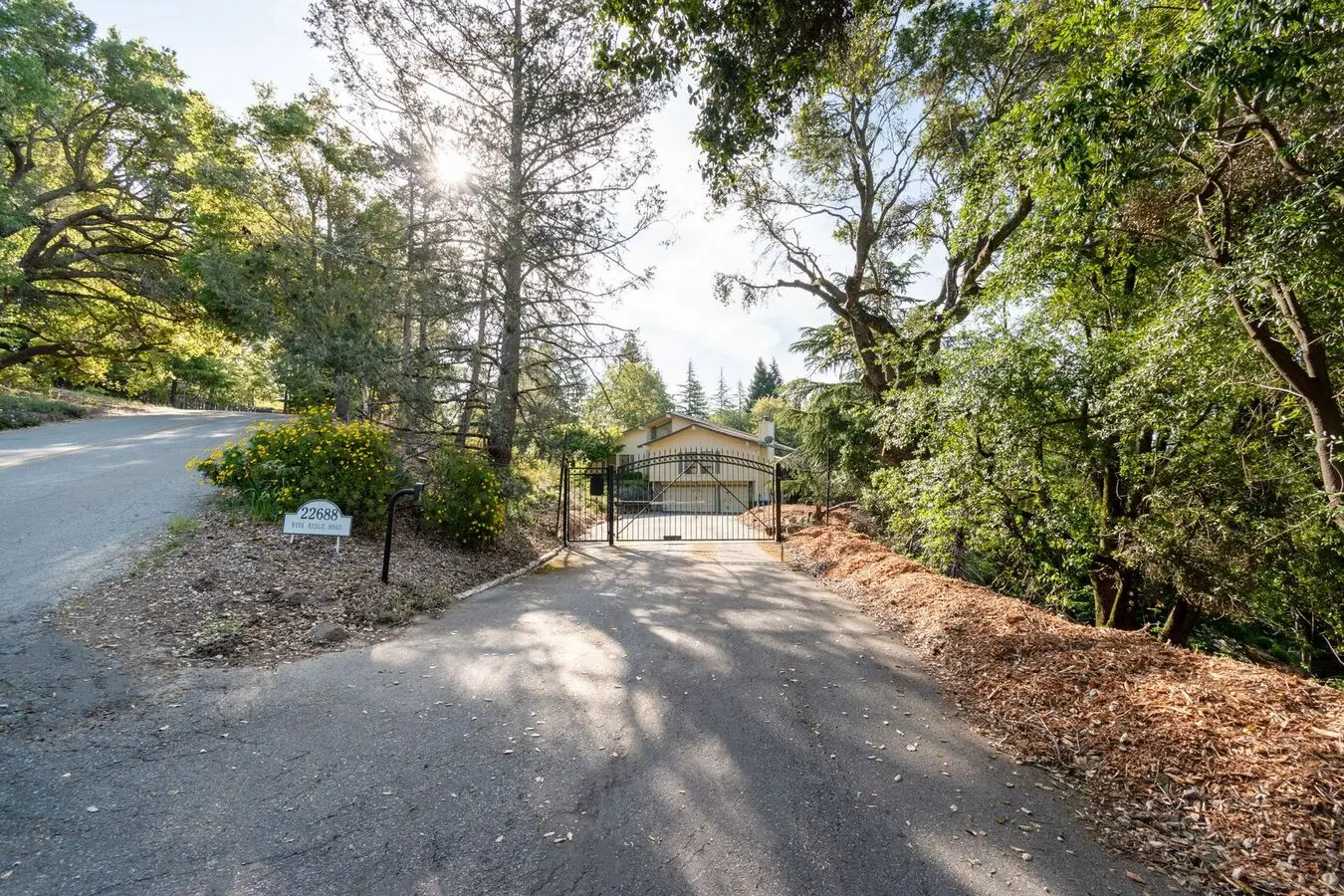 Los Gatos Mountain Living At Its Best! Gated 1 Acre Lot! Spacious 5 Bedroom House! Pool! photo 5