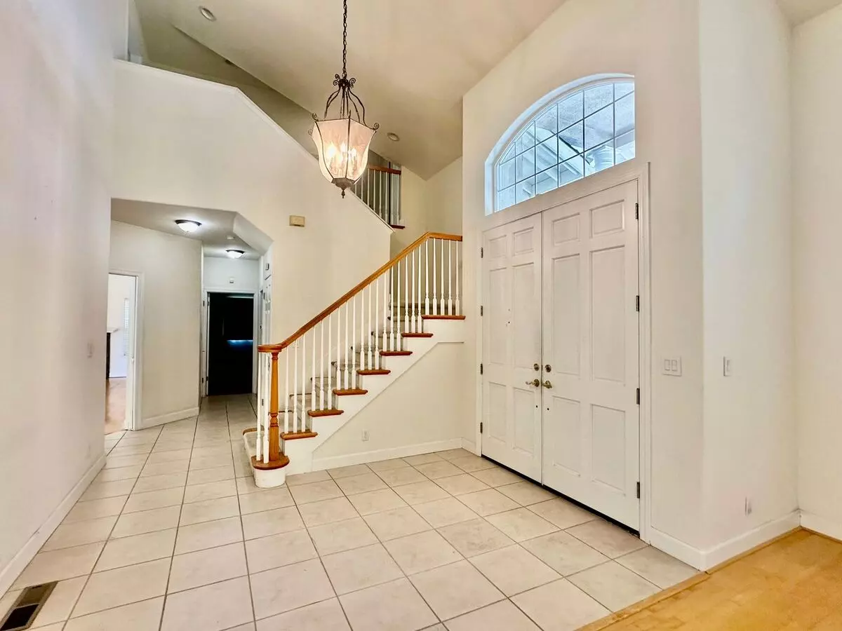 Los Gatos Schools! Central Location, Easy Commute, Beautiful Executive Home. Ready Today! photo 2