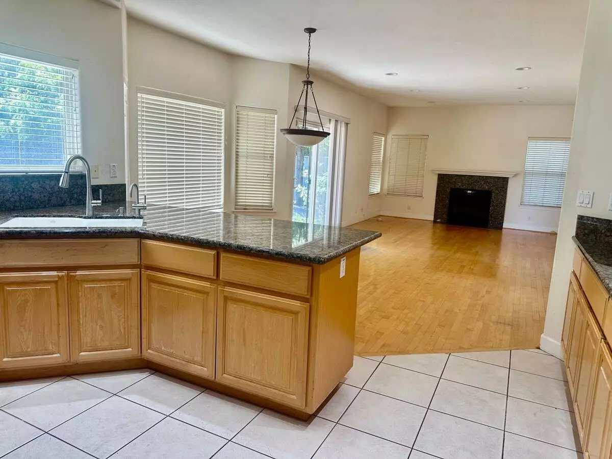 Los Gatos Schools! Central Location, Easy Commute, Beautiful Executive Home. Ready Today! photo 5