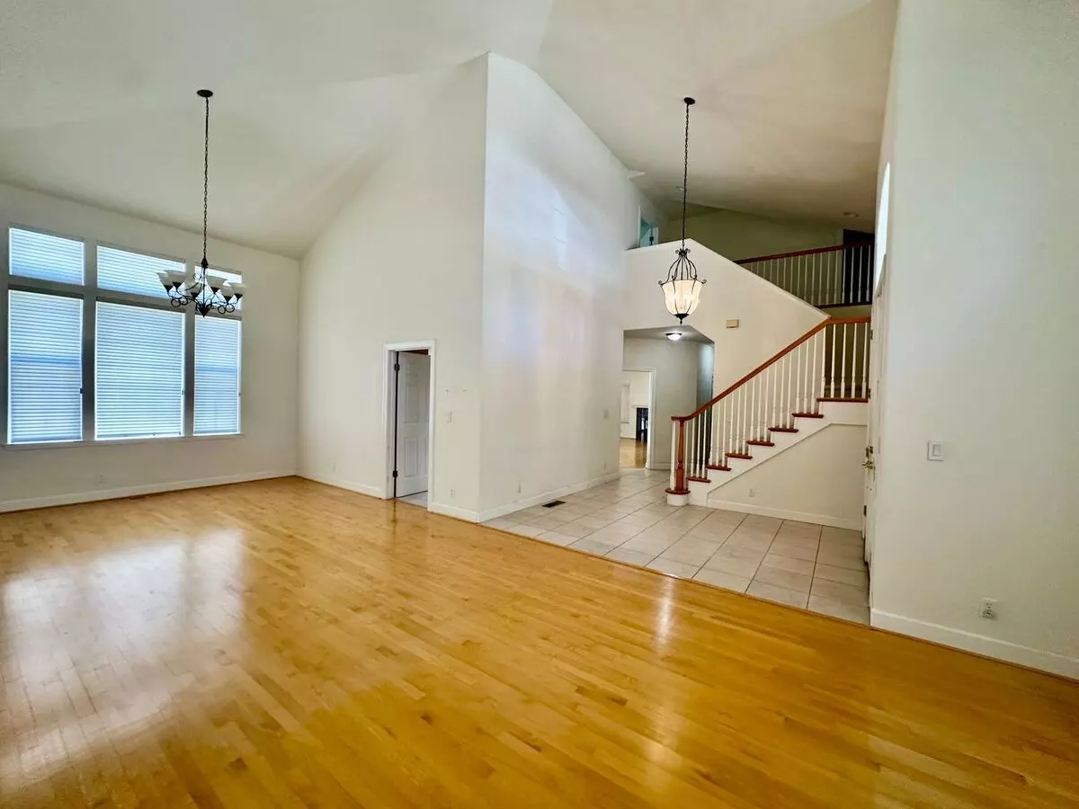 Los Gatos Schools! Central Location, Easy Commute, Beautiful Executive Home. Ready Today! photo 3