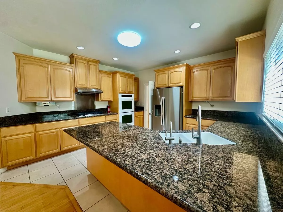Los Gatos Schools! Central Location, Easy Commute, Beautiful Executive Home. Ready Today! photo 4