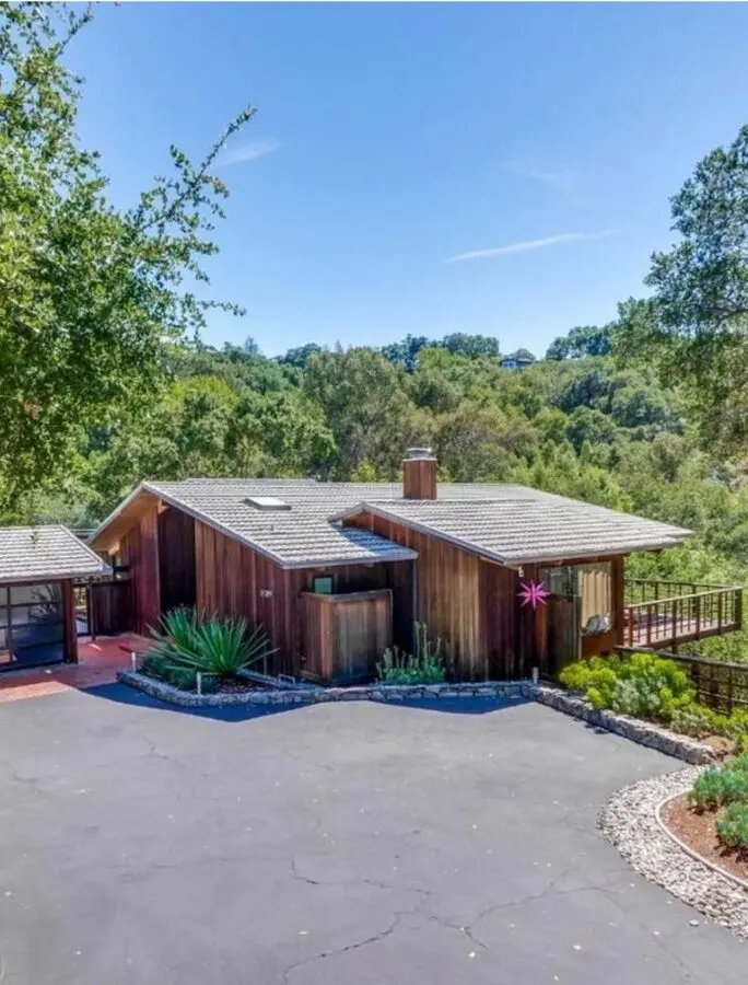 17089 Crescent Dr photo 3