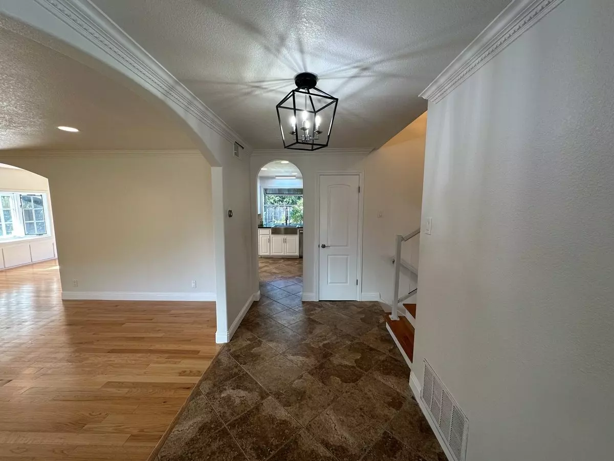 227 Danville Dr photo 3