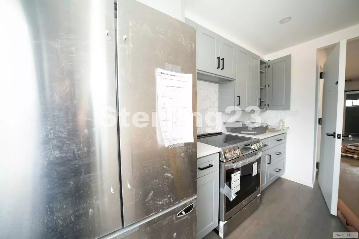 20-23 Steinway Street photo 3