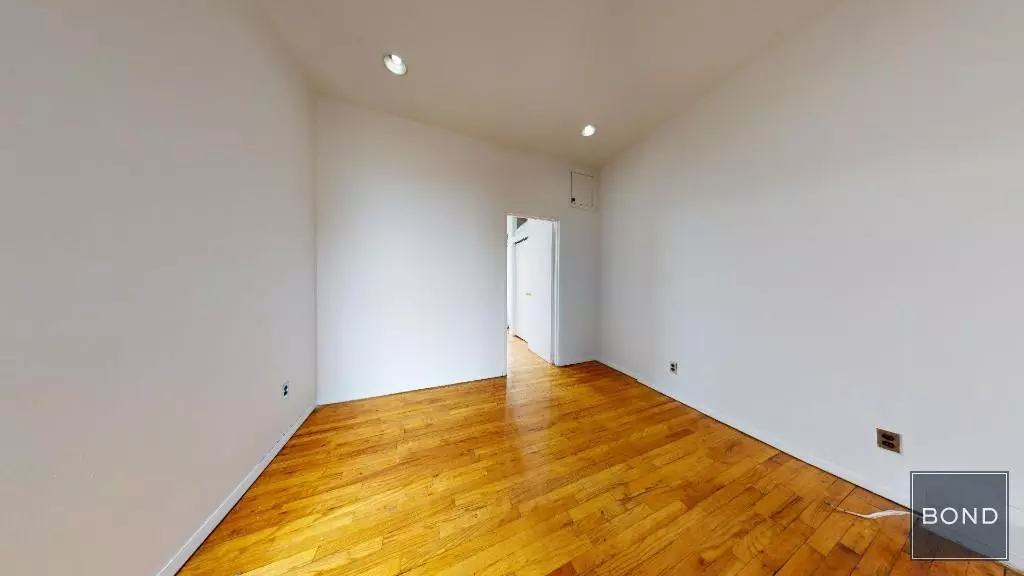 214 East 10th Street photo 3
