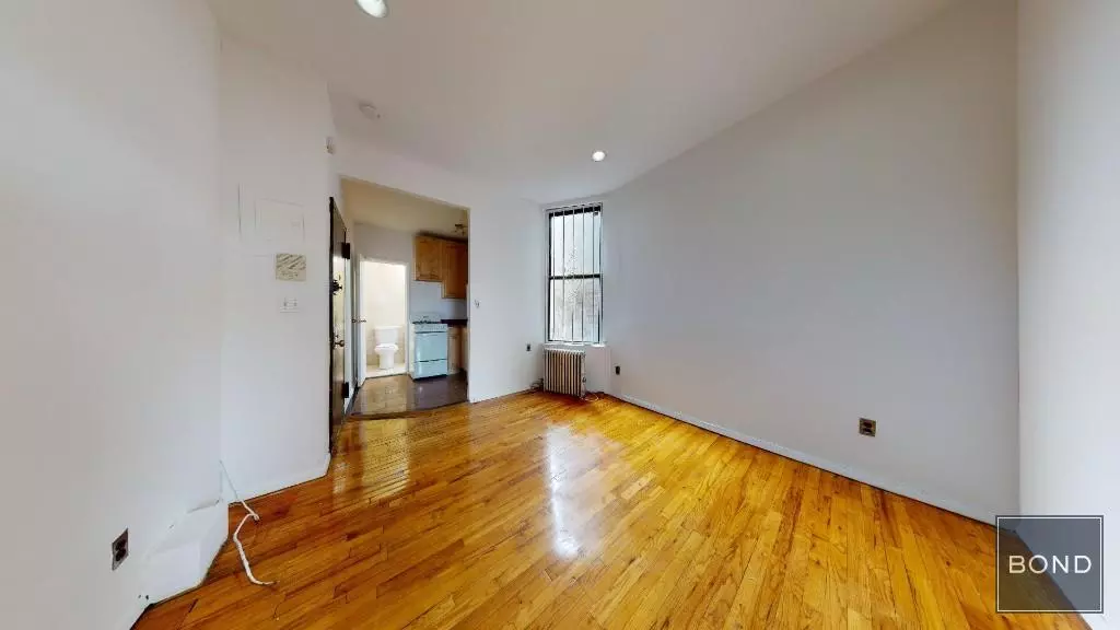 214 East 10th Street photo 4