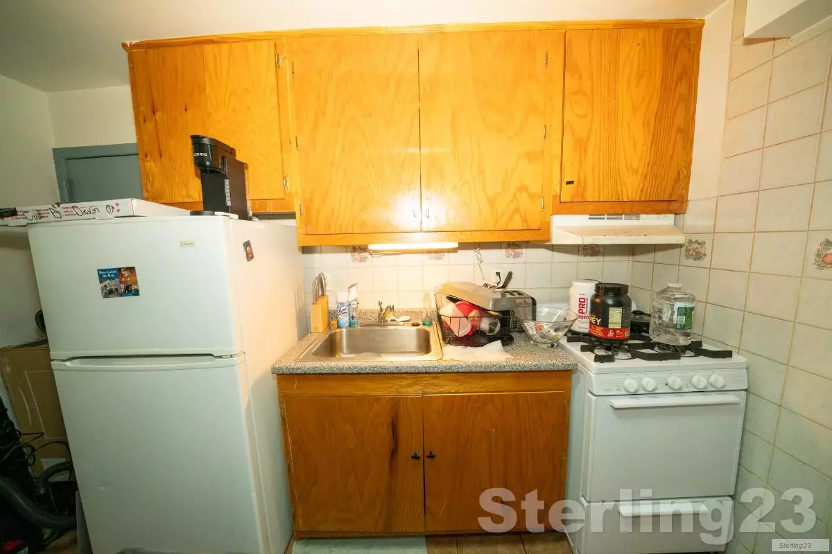 25-16 37th Avenue photo 3