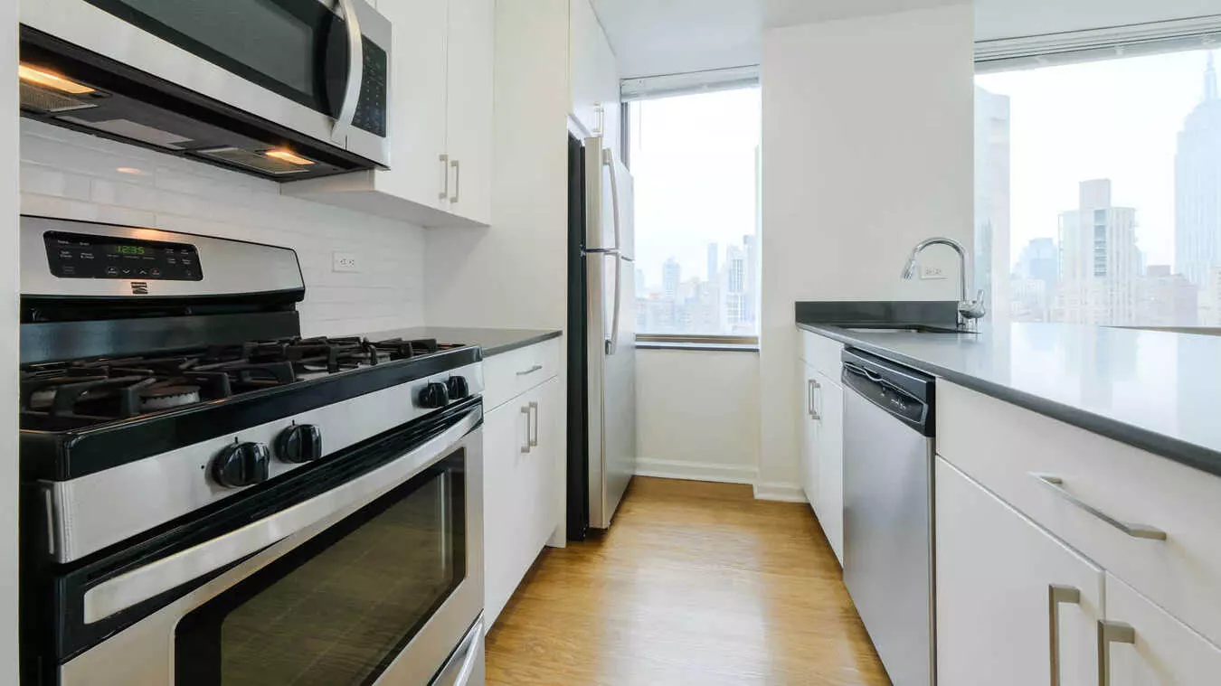 300 East 39th photo 5