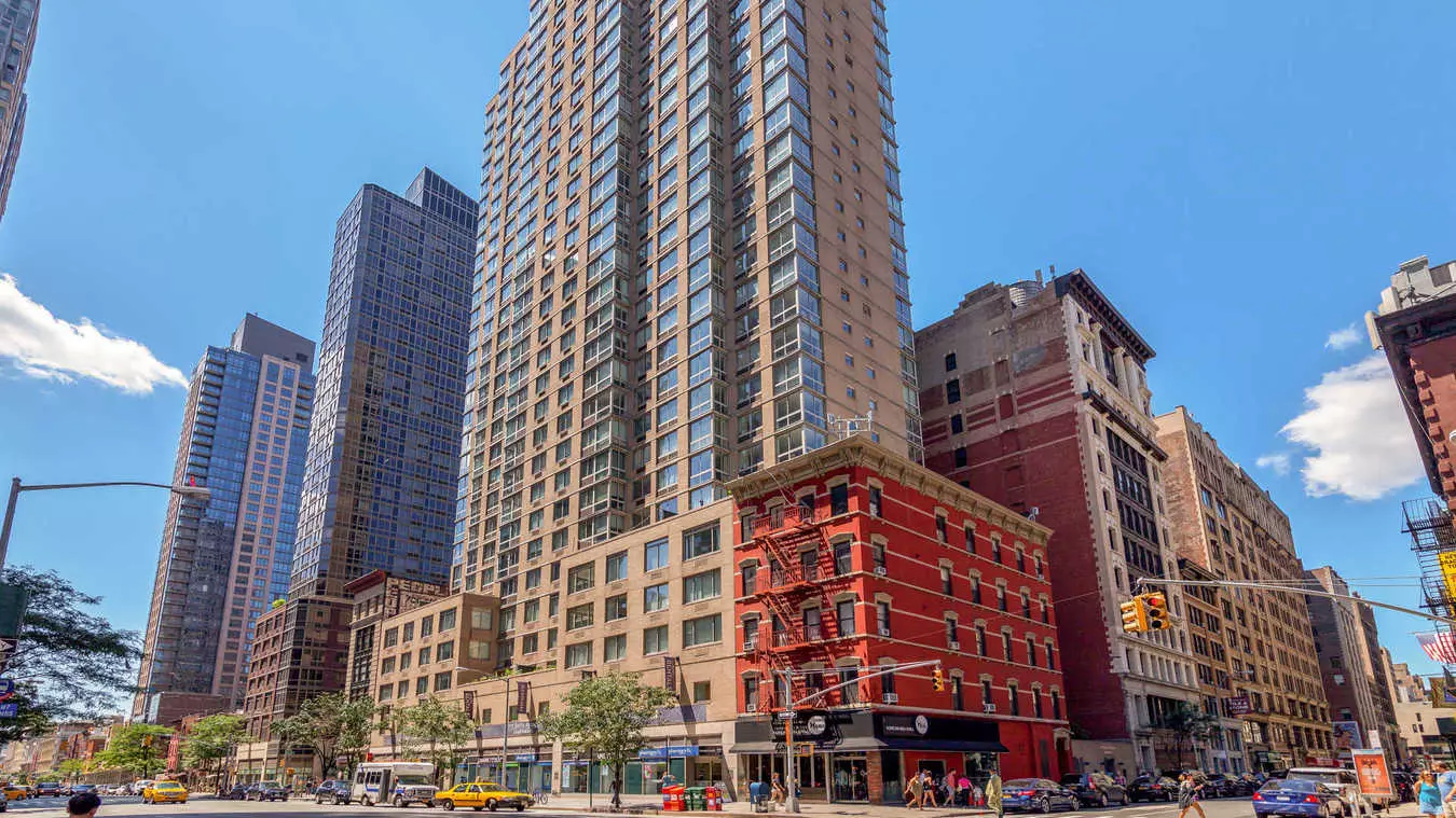777 6th Avenue photo 4