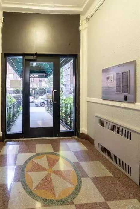 Exquisite 1-bedroom Condo In The Heart Of Sunnyside photo 3