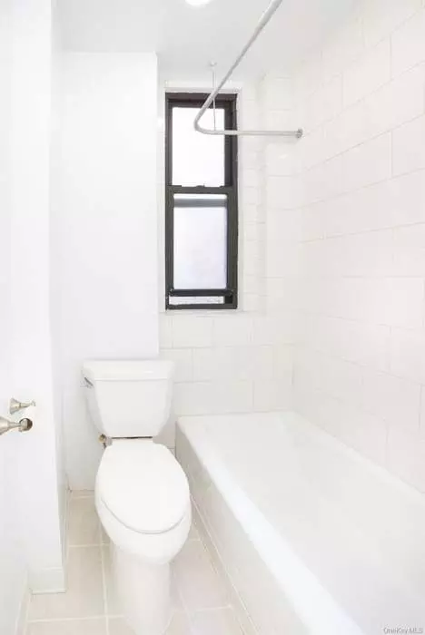 Exquisite 1-bedroom Condo In The Heart Of Sunnyside photo 5