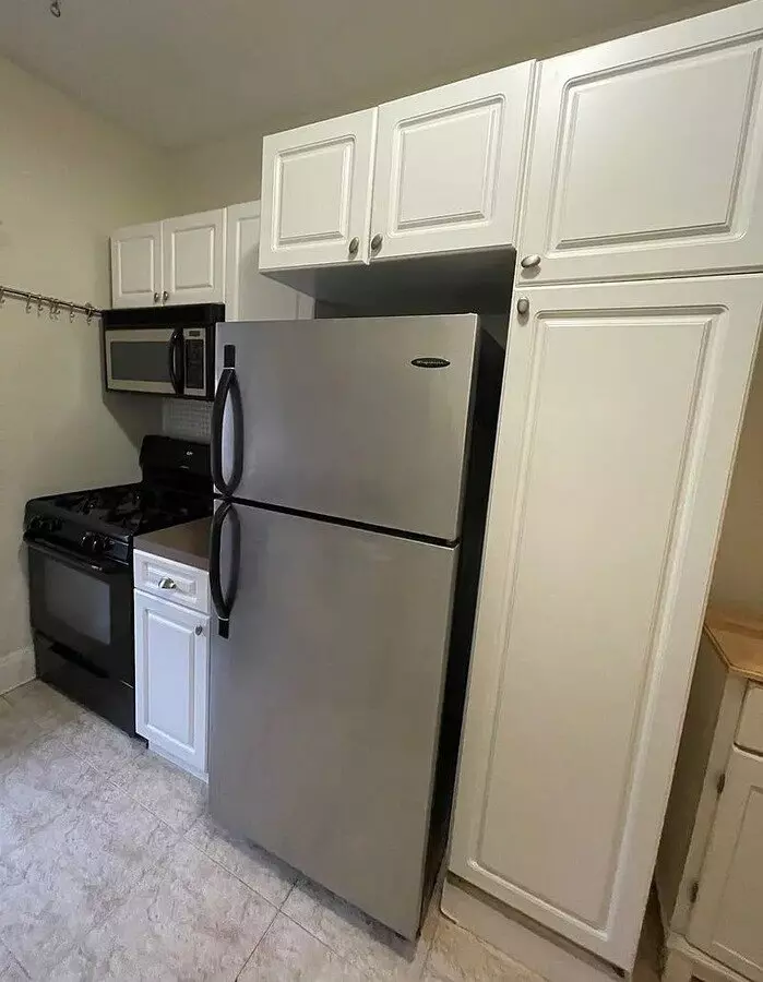 Extra Large 1 Bedroom On 2nd Floor Of Pre-war, Rent Stabilized Buildin photo 4