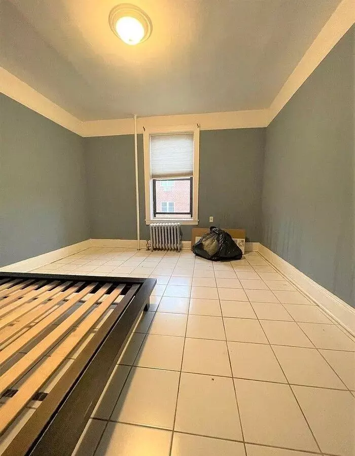 Extra Large 1 Bedroom On 2nd Floor Of Pre-war, Rent Stabilized Buildin photo 5