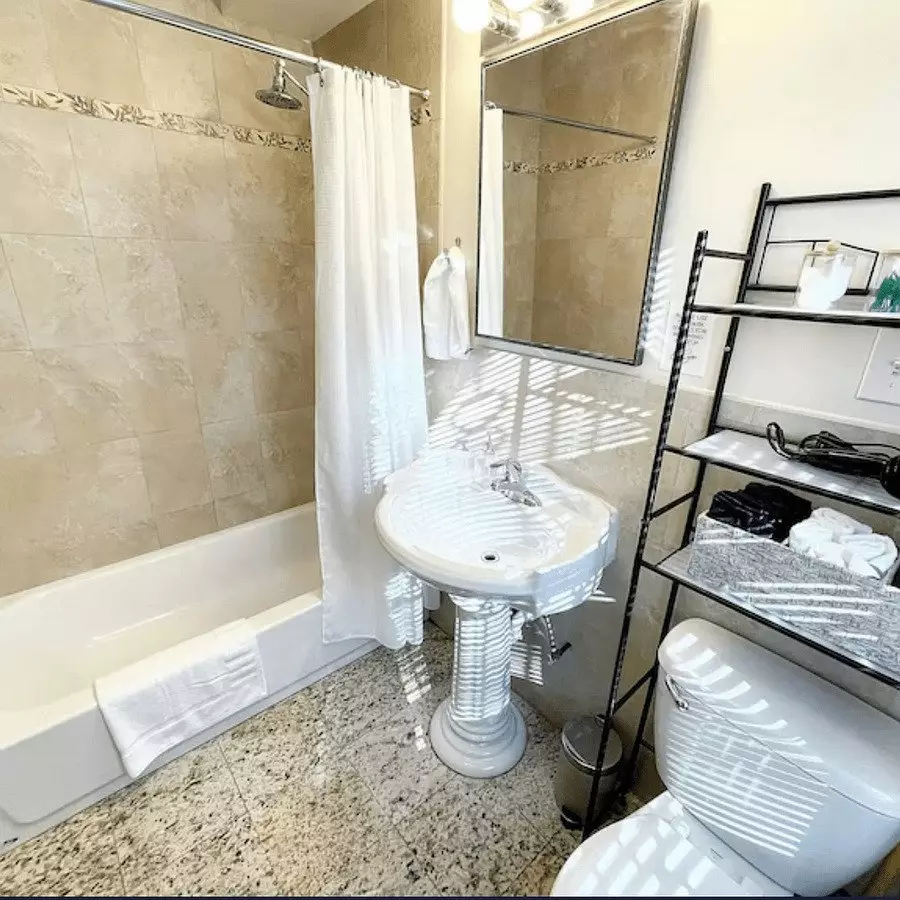 Renovated 2br W/ Private Outdoor Space ? Entire Floor photo 5