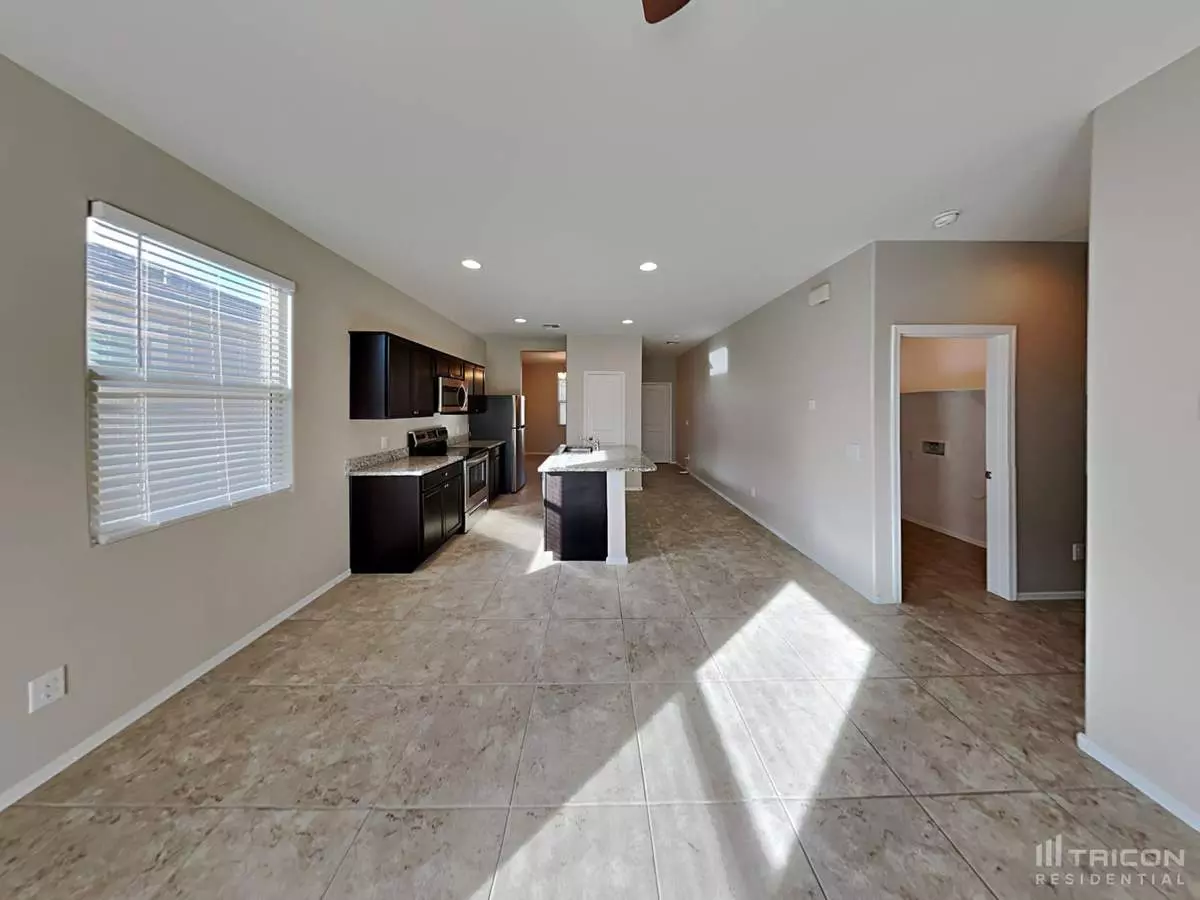 37698 West Capri Avenue, Maricopa, AZ 85138 photo 2