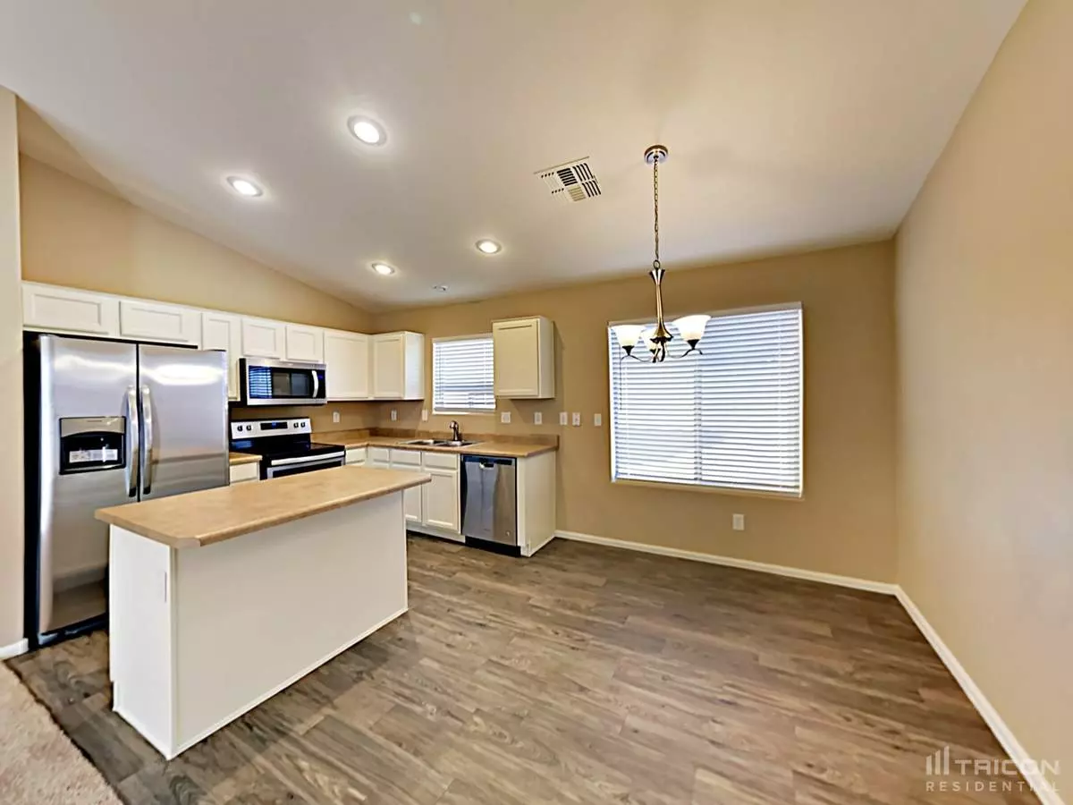 22705 North Davis Way, Maricopa, AZ 85138 photo 4