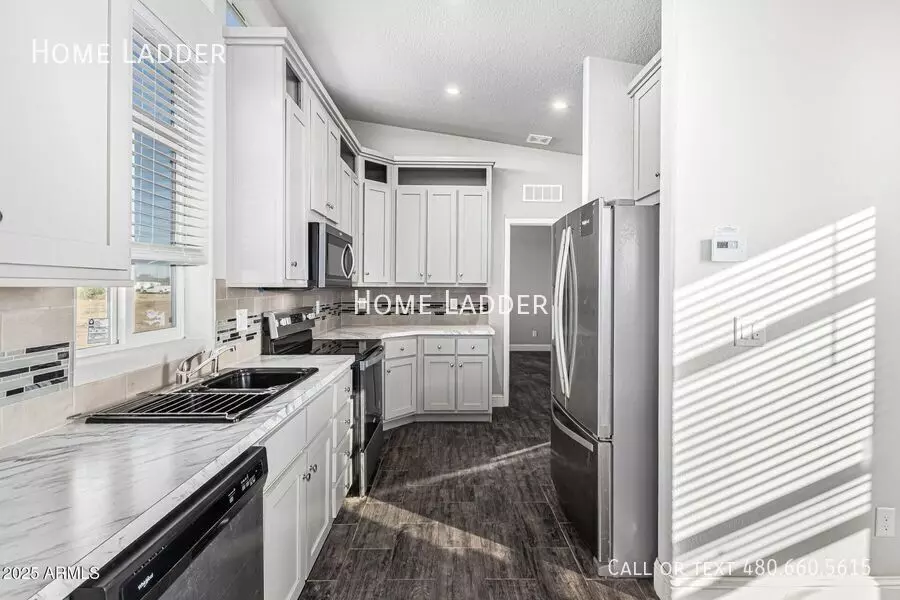32567 W Santa Cruz Ave photo 4